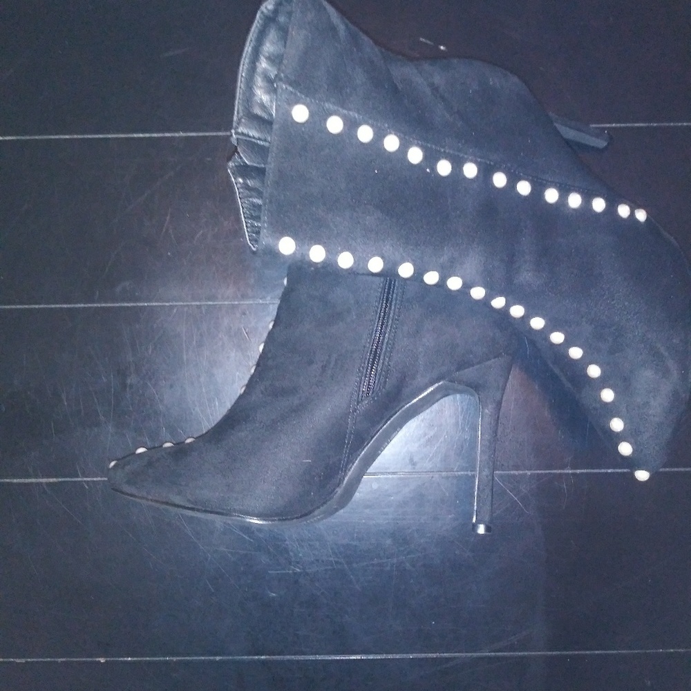 Boots - Picture 3 of 3